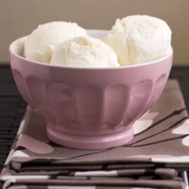 A Homemade Kitchen: Easy Vanilla Ice Cream