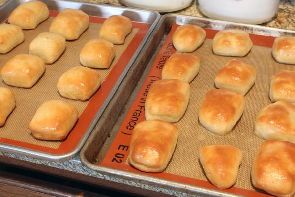 Texas Roadhouse Bread Rolls from Handletheheat.com