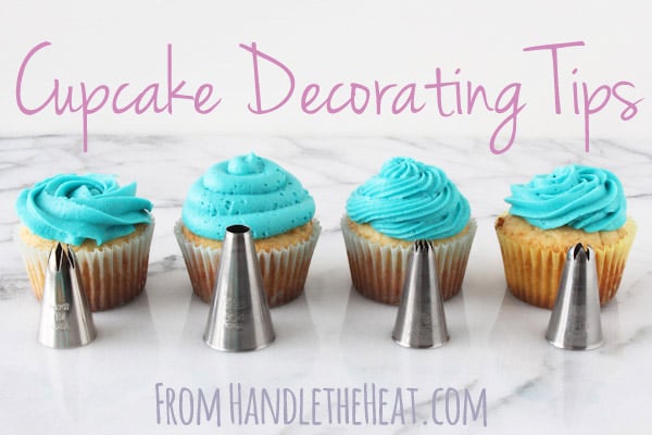 Consejos de decoración de Cupcakes (¡y un video!) de HandletheHeat.com-muestra cómo se ven los diferentes consejos de decoración de glaseado y cómo frostear.