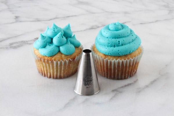 Cupcake Decorating Tips (and a video!) from HandletheHeat.com - shows what different frosting decorating tips look like and how to frost!