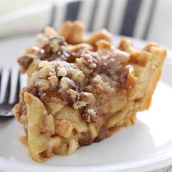 Caramel Apple Streusel Pie, so much better and easier than your average apple pie!