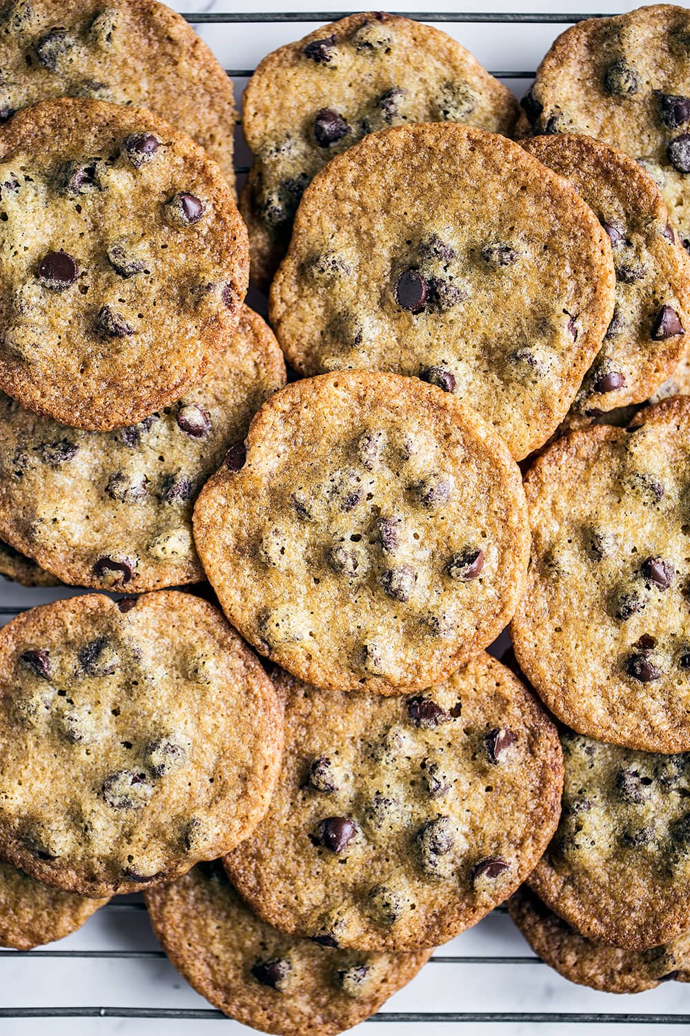 How to make classic buttery thin and crispy chocolate chip cookies just like Tate's! So delish. 
