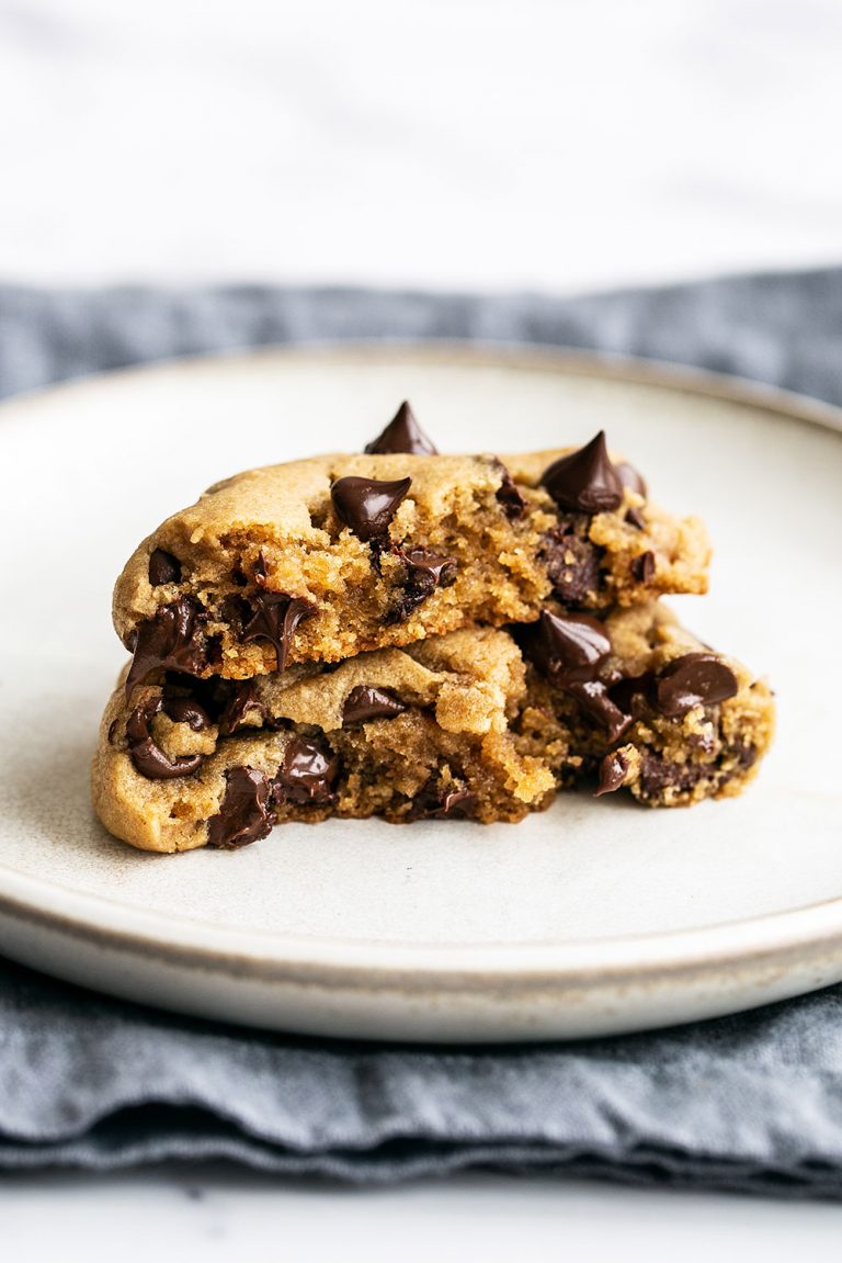 Peanut Butter Chocolate Chip Cookies Handle the Heat