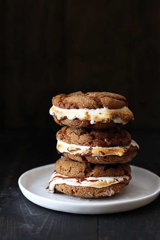 Gingersnap S'mores cookie sandwiches - these are AMAZING! S'mores but even BETTER and a perfect festive treat.
