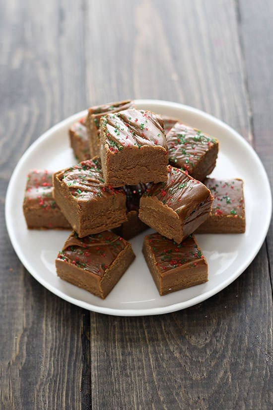 This is the PERFECT Christmas fudge!!