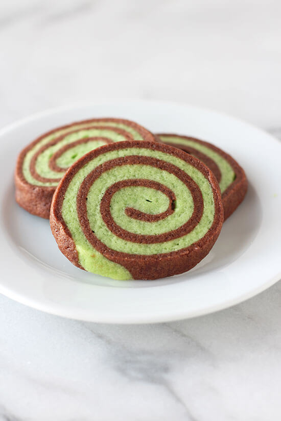 PERFECT for St. Patrick's Day and so adorable! Chocolate Mint Pinwheel Cookies recipe
