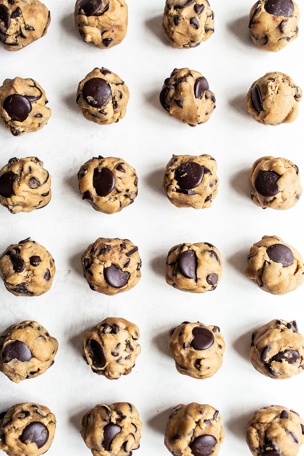 Balls of cookie dough lined up
