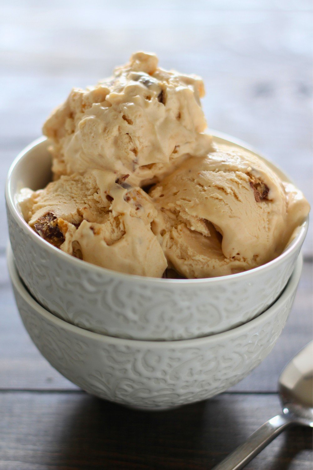 a whole bowl full of three large scoops of no-churn ice cream.