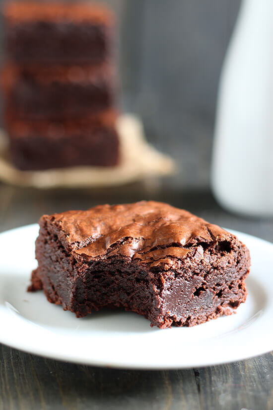 Nutella Brownies are perfectly thick, chewy, fudgy, and slightly gooey with a hint of chocolate hazelnut goodness. One of the best brownies I've ever had!