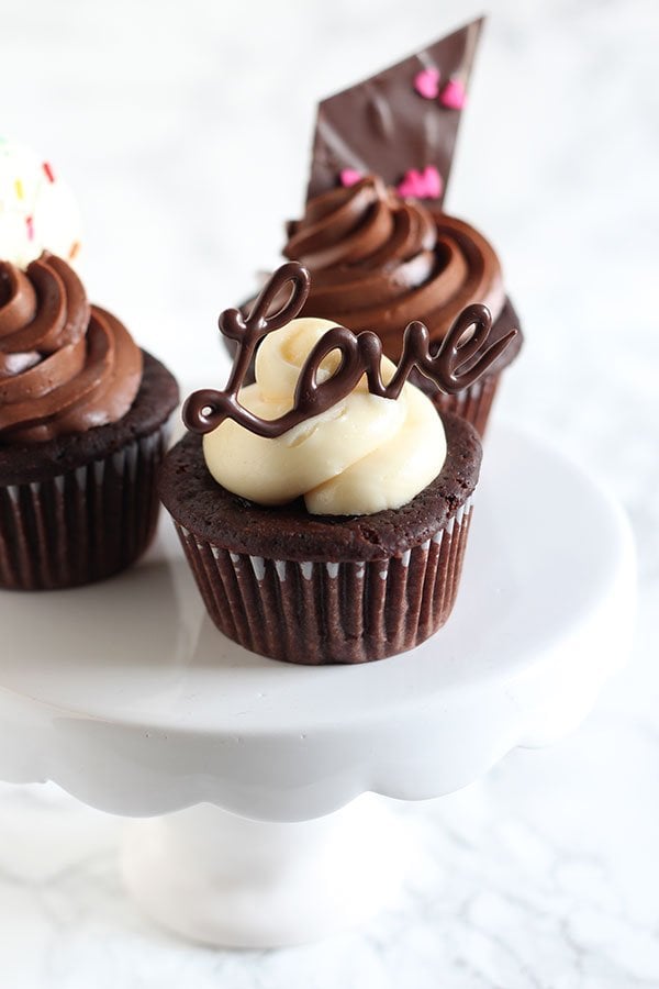How to make GORGEOUS and elegant chocolate cupcake toppers with no special equipment!