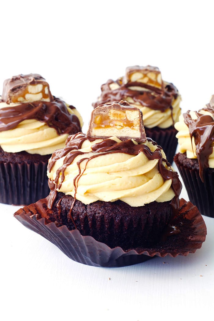 Snickers Peanut Butter Chocolate Cupcakes 