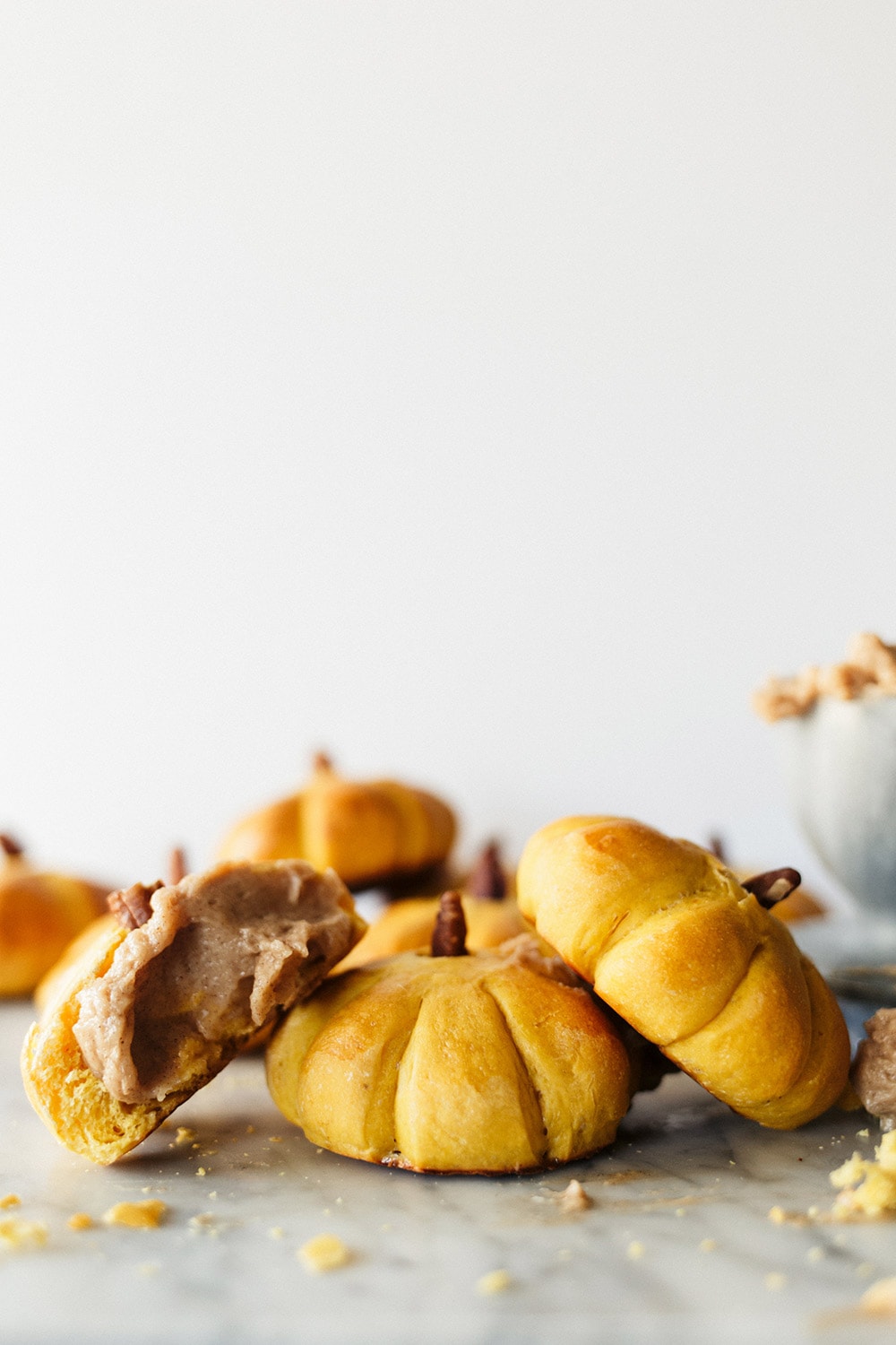 Adorable pumpkin bread rolls with cinnamon butter, perfect Thanksgiving recipe!