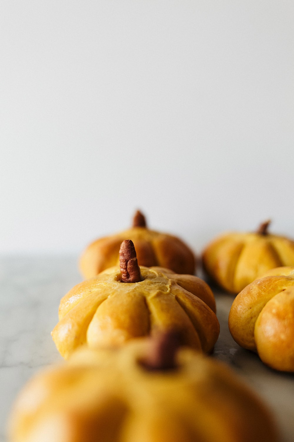 Adorable pumpkin bread rolls with cinnamon butter, perfect Thanksgiving recipe!