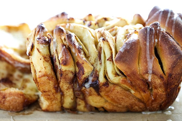 Apple Pie Pull Apart Loaf, aka the most SCRUMPTIOUS fall dessert there ever was!! We inhaled this!