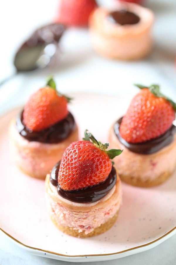 Chocolate Strawberry Mini Cheesecakes are perfectly easy, adorable, and transportable for the perfect Valentine’s Day dessert. Plus they can be made ahead of time!
