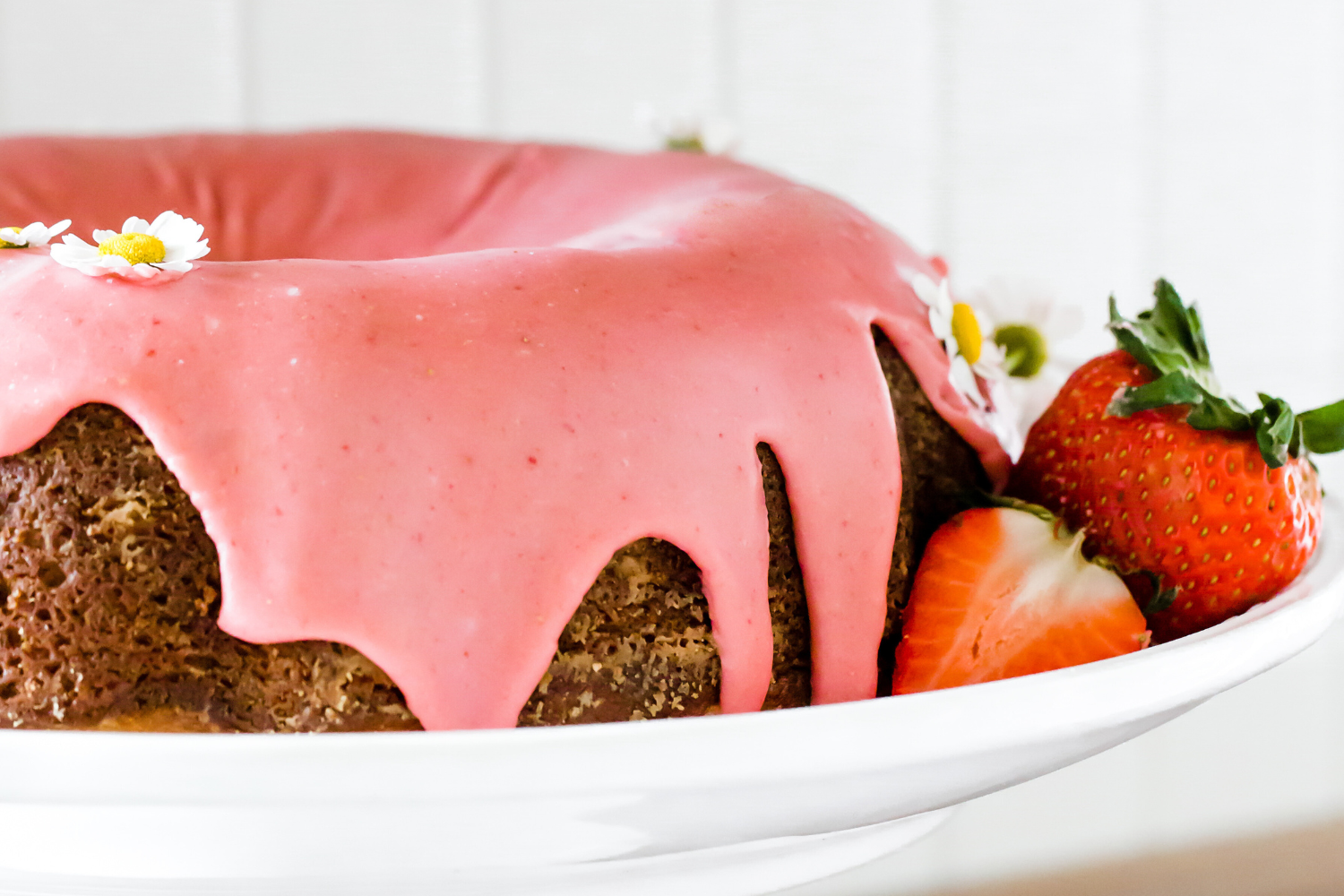 the full strawberry bundt cake on a plate.