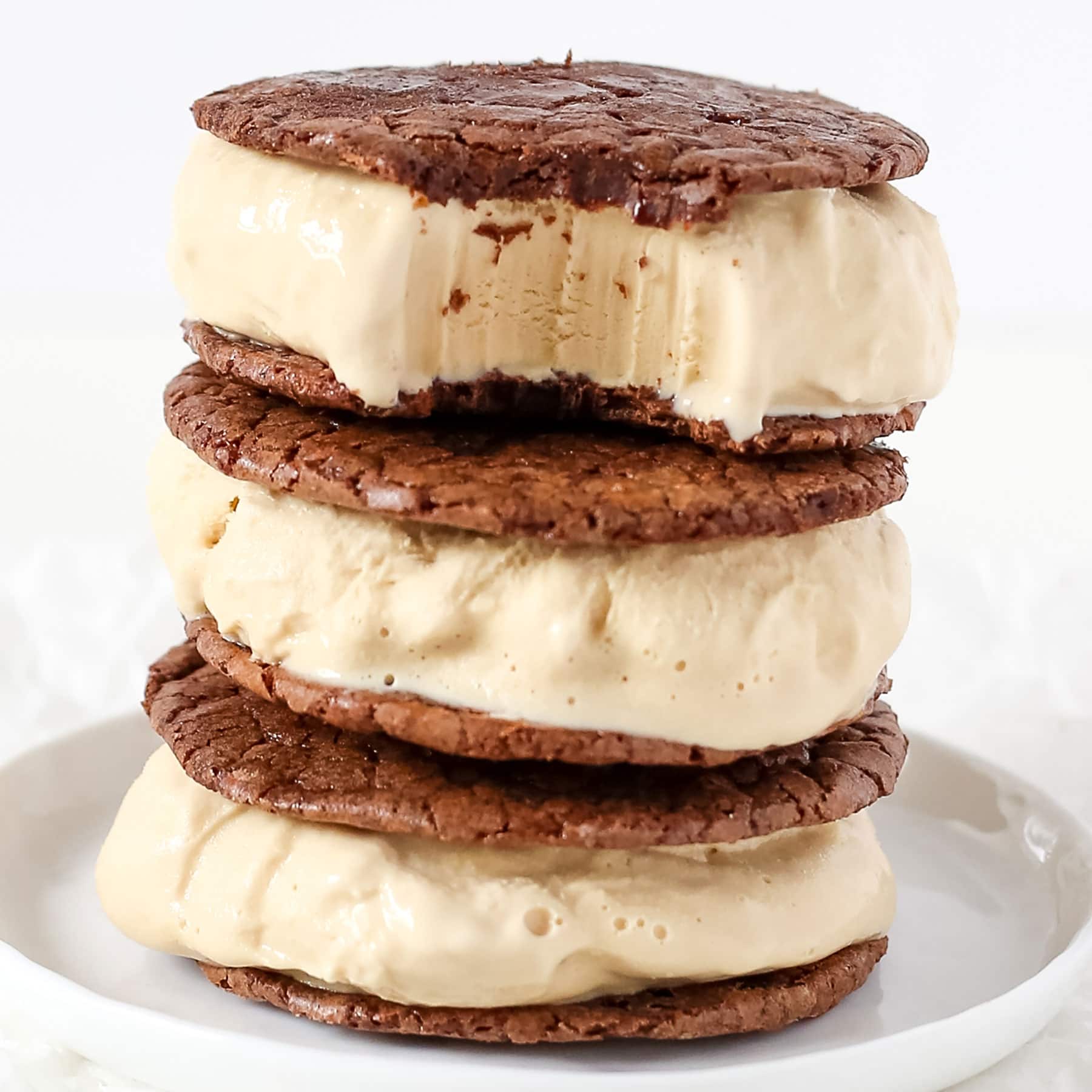 https://handletheheat.com/wp-content/uploads/2018/05/Coffee-Brownie-Ice-Cream-Sandwiches-Square.jpg