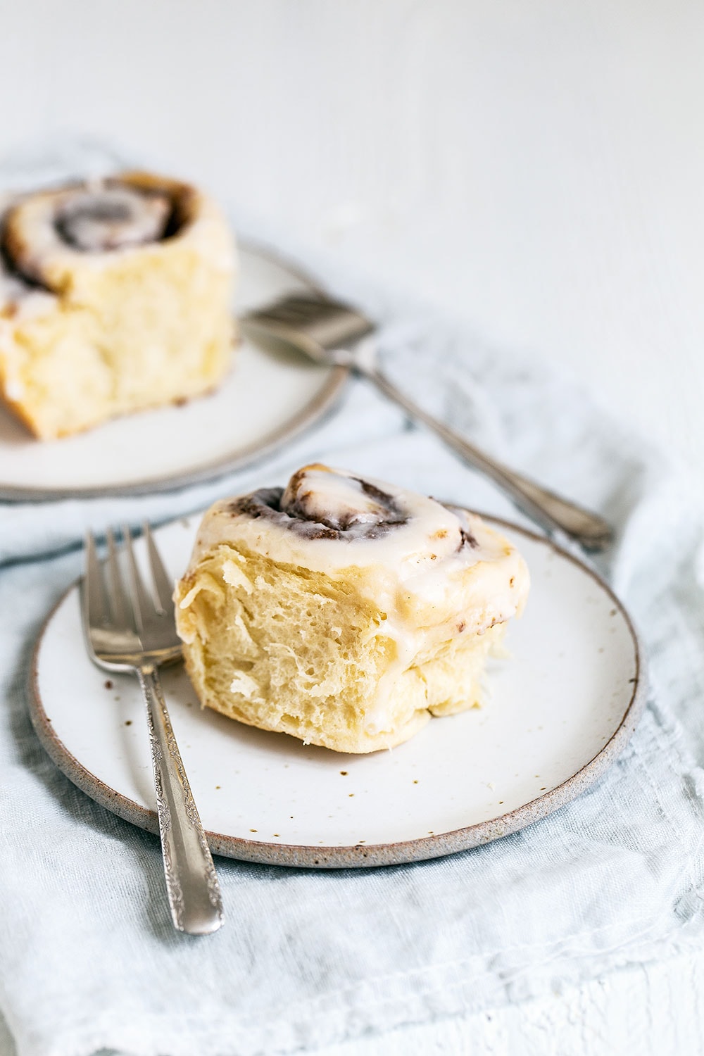 Cinnamon rolls with icing on plates
