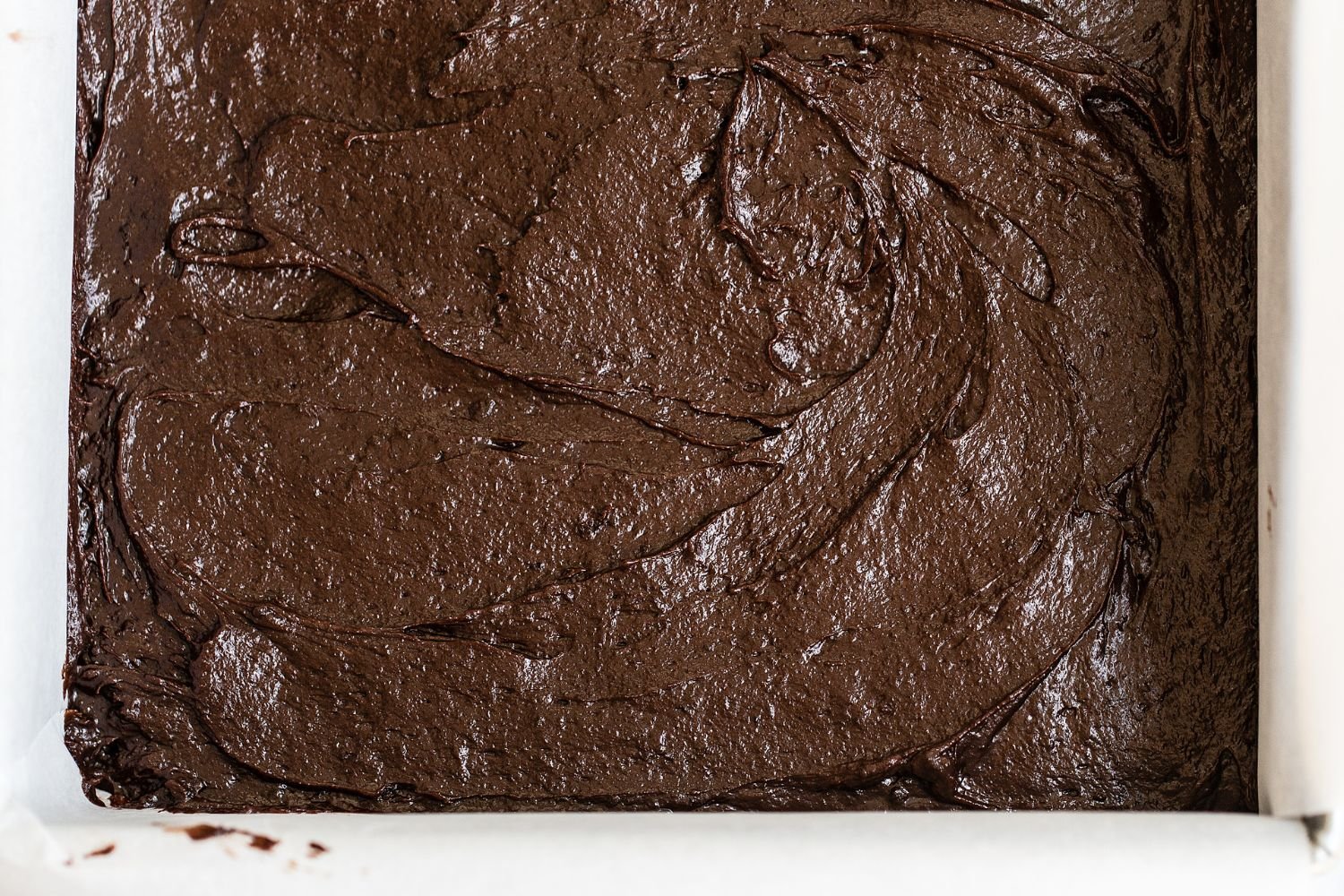 Batter in een pan, klaar om gebakken te worden.