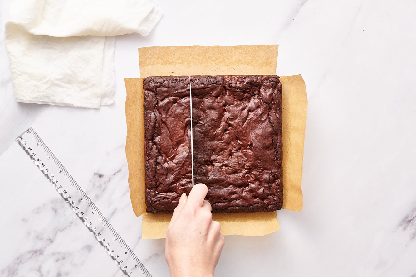 Brownie Pan with Dividers Baking Tray All Edges-Only - Bite Size Baking  Steel Corner Brownies Pan with Cutter, Makes 18 Pre-cut Brownies Perfect  All