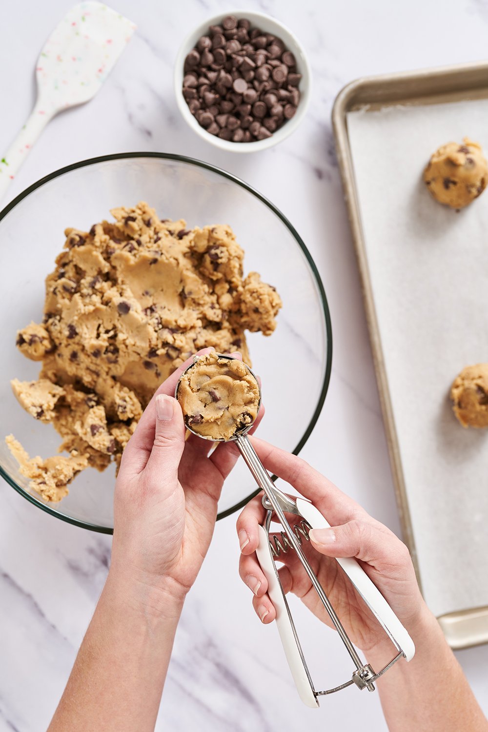 https://handletheheat.com/wp-content/uploads/2022/11/best-cookie-scoops-for-baking-cookies.jpg