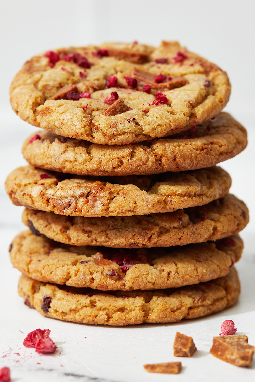 stack of caramelized white chocolate cookies