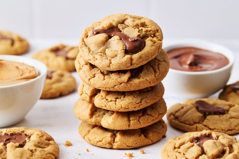 a stack of 5 cookies.